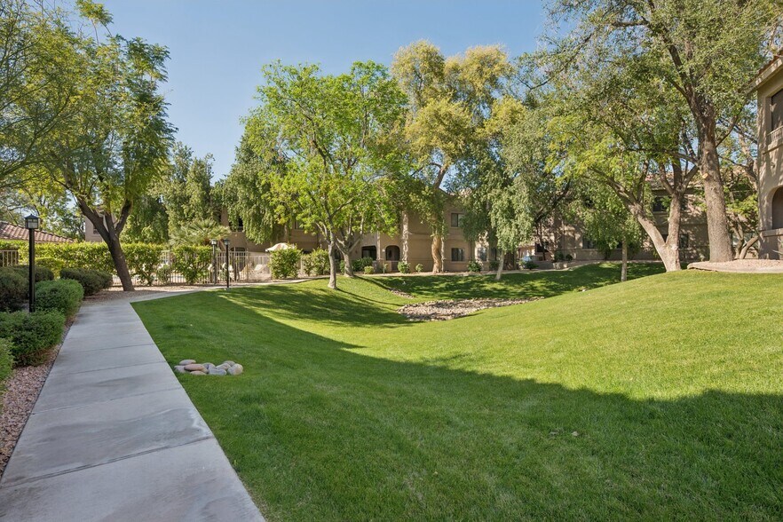 Building Photo - 15050 N Thompson Peak Pkwy