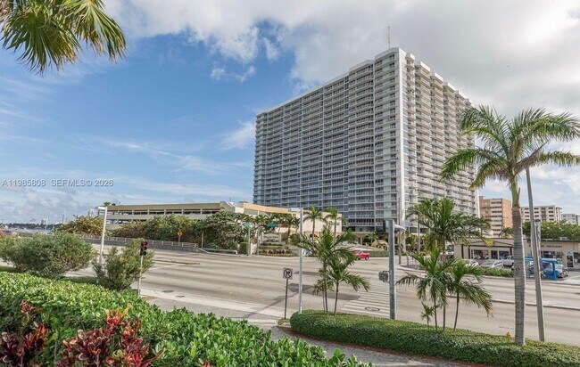 Building Photo - 7601 E Treasure Dr