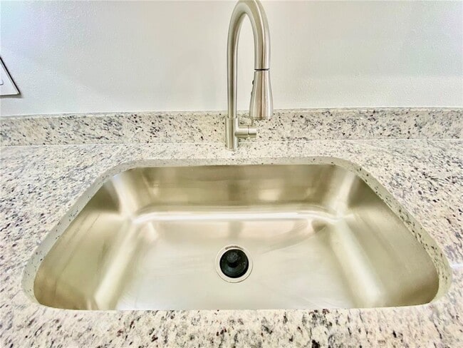 Building Photo - 10002 Massey St