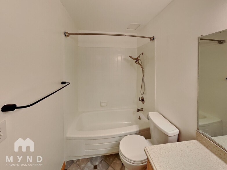 Building Photo - 360 Vernon St