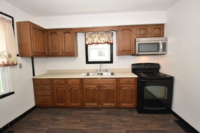 Building Photo - Mishawaka- near Bethel University, shoppin...