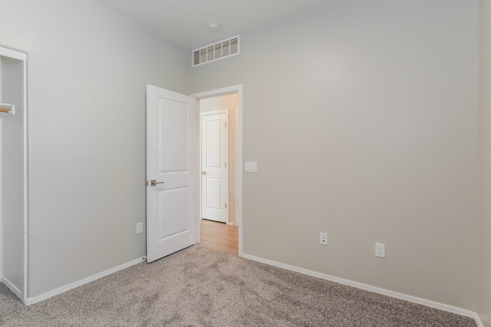 Building Photo - 334 S Willow Wick Dr