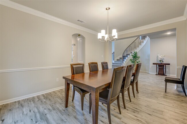 Building Photo - 2727 Camellia Ave