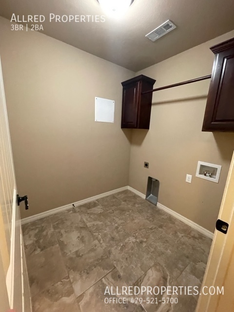 Building Photo - 3556 Country Meadow