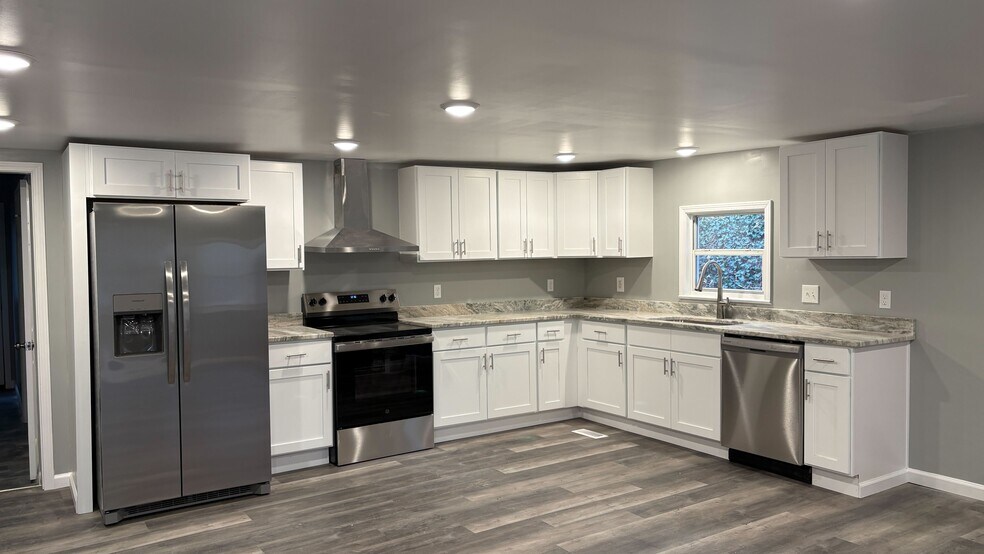 Building Photo - 113 Larry St