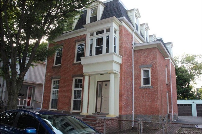 Primary Photo - 79 William St