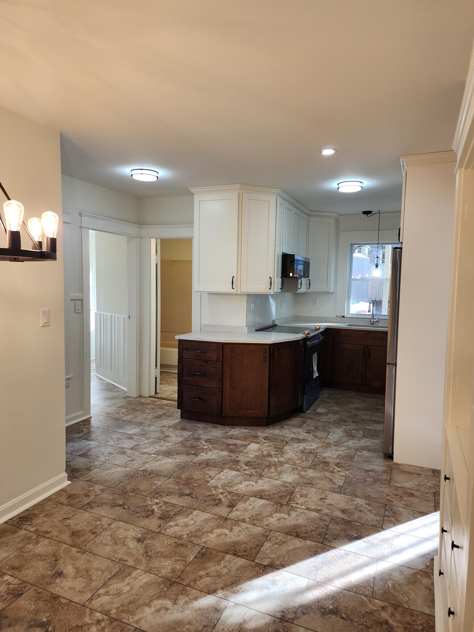 Building Photo - 33 Lodge St