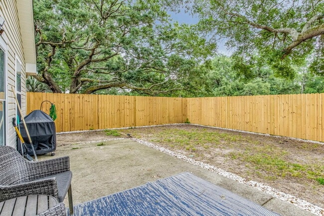 Building Photo - Welcome to this radiant and exquisite home, perfectly situated in a central location!