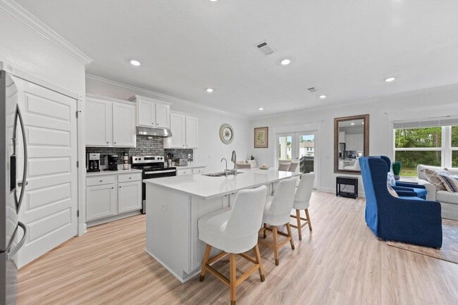 Building Photo - 206 Piper Cv