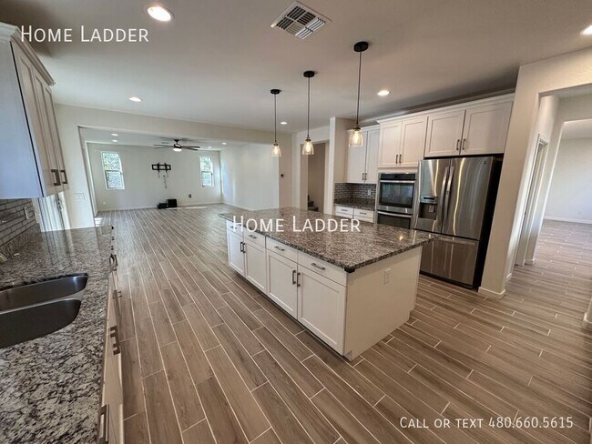 Building Photo - 3133 N Loma Vista