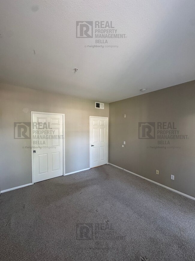 Building Photo - You won't want to miss this!