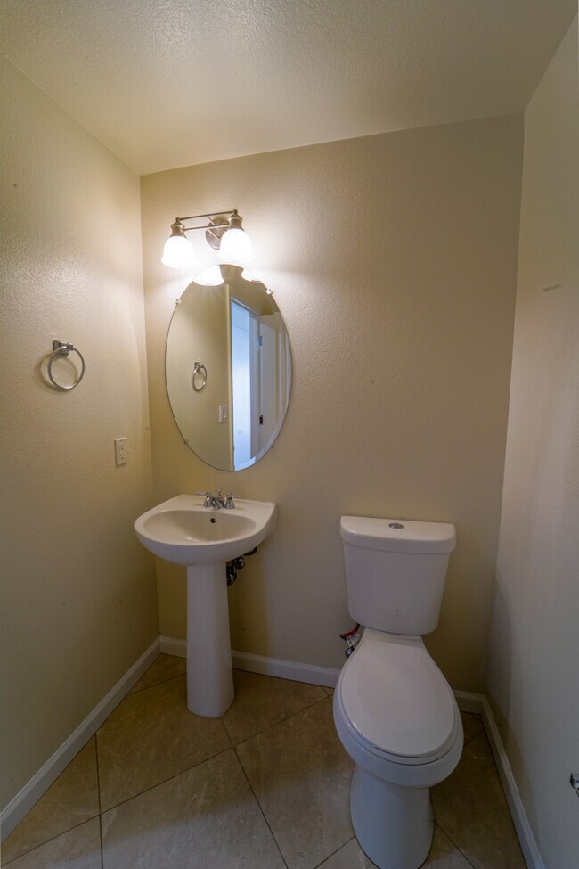 Building Photo - 1702 Northshore Dr