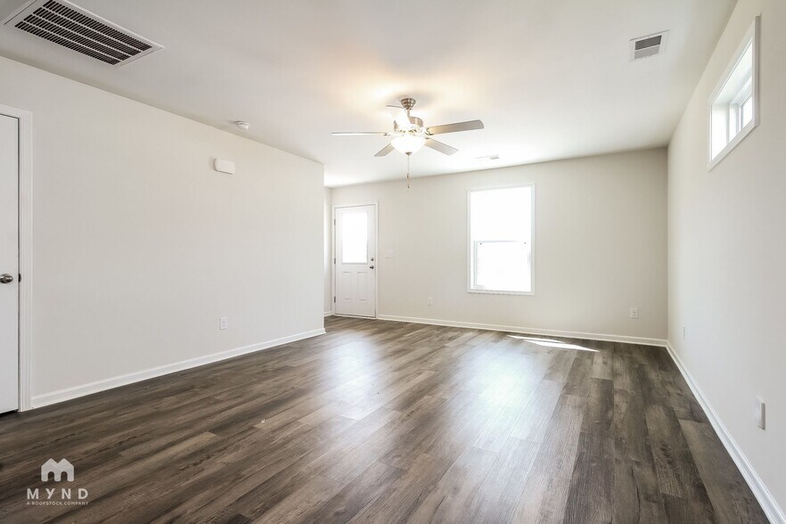 Building Photo - 309 Noble Ln