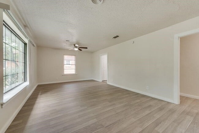 Building Photo - 4626 Utah Ave