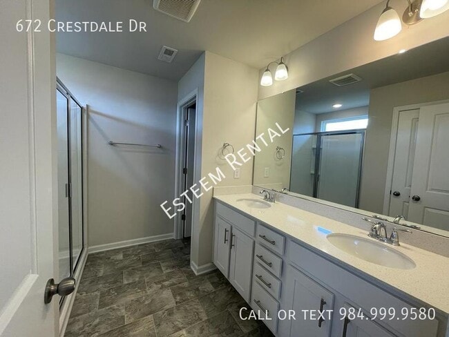 Building Photo - 672 Crestdale Dr