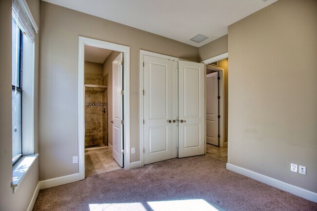 Building Photo - Annual Unfurnished Single-Family Home located in Bellacina at Casey Key with Resort-like Amenities!