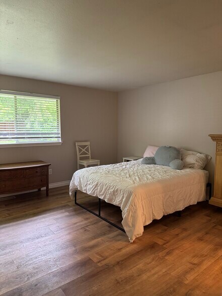 Master bedroom - 424 S 29th Pl