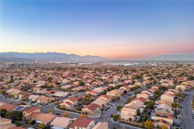 Building Photo - 7423 Cleghorn Canyon Way