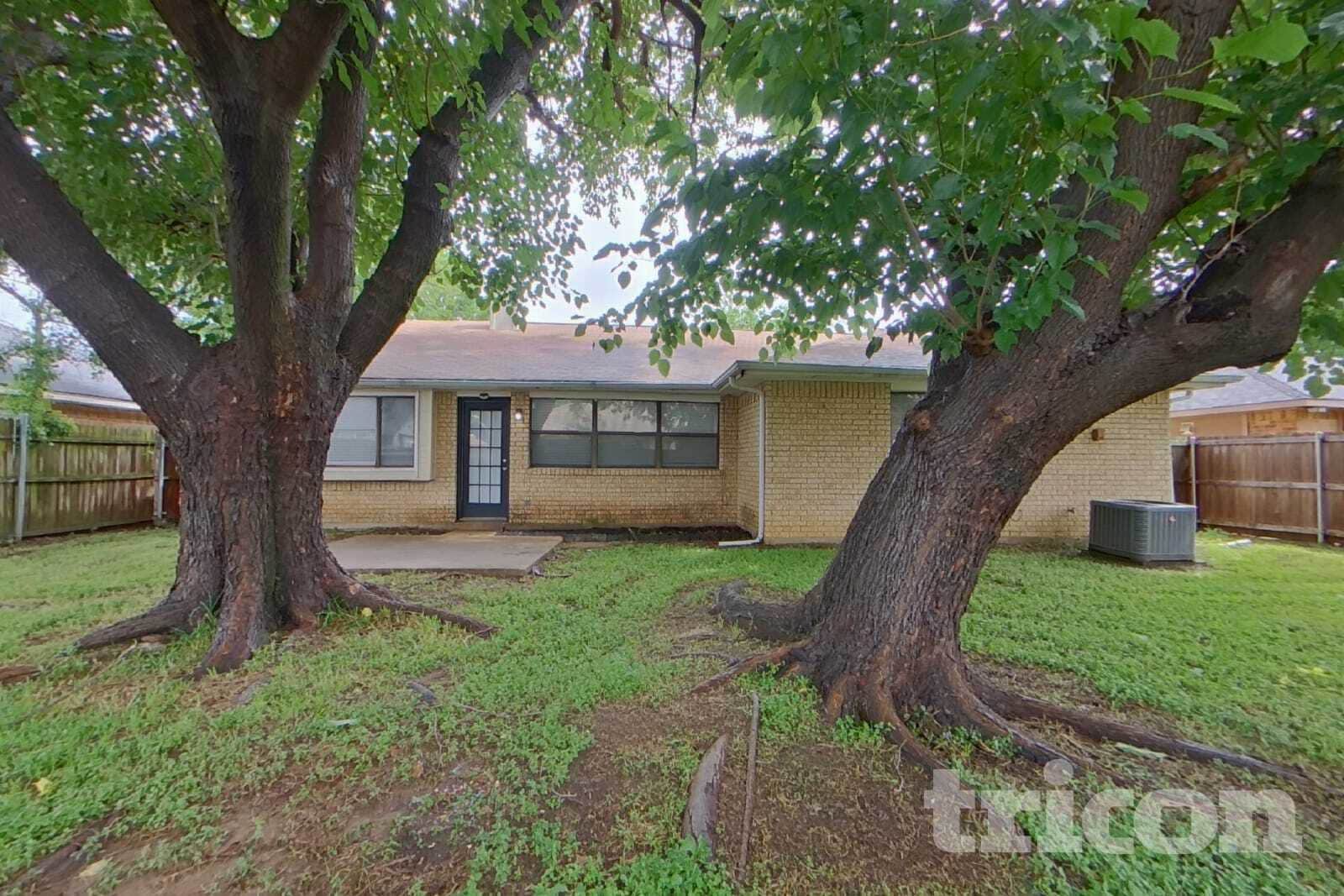 Building Photo - 2645 Danberry Ln