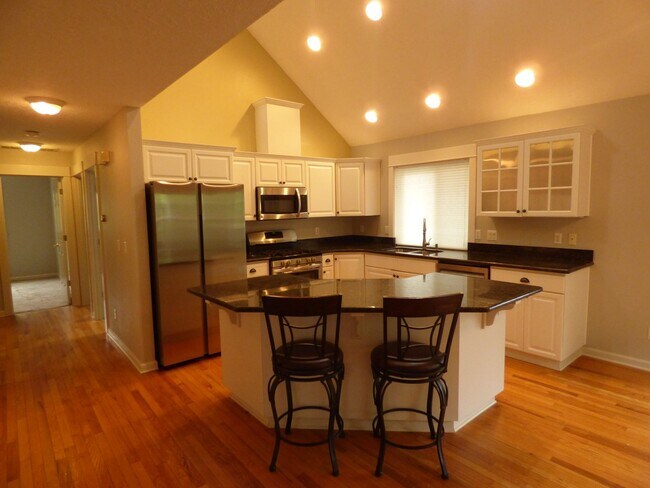 Building Photo - Rent Special: 1/2 Off First Full Month's Rent