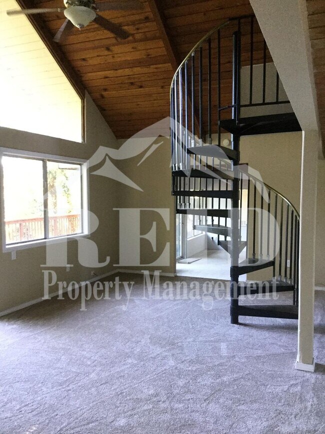 Building Photo - Charming 2-Bedroom Belfair Home