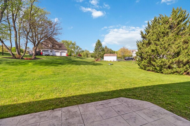Building Photo - Effortless Charm in Over 3,000 Sq Ft of Li...
