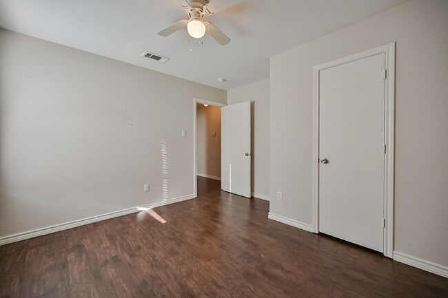 Building Photo - Mansfield 3/2 Duplex