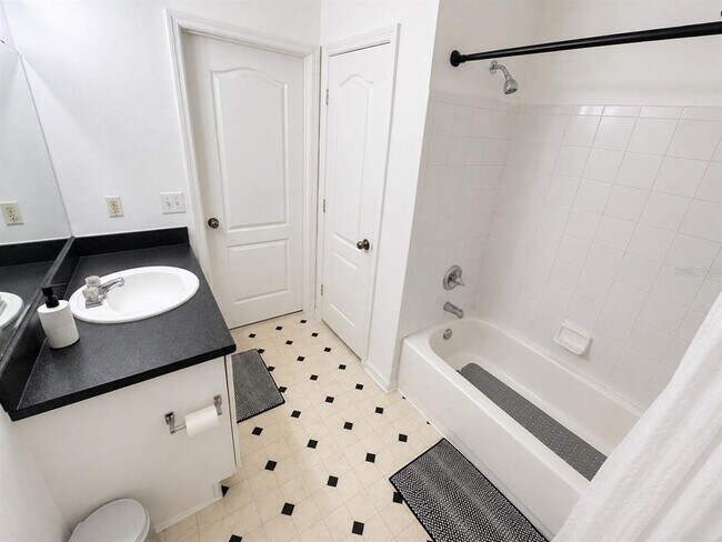 Building Photo - 8848 Villa View Cir