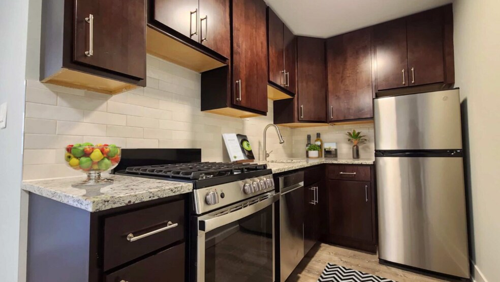 Building Photo - 456 W Barry Ave