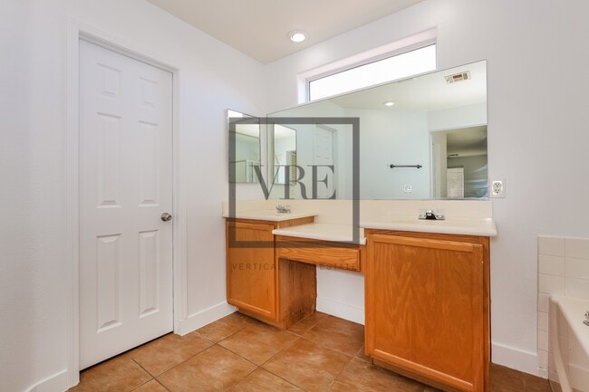Building Photo - 9116 Spoonbill Ridge Pl