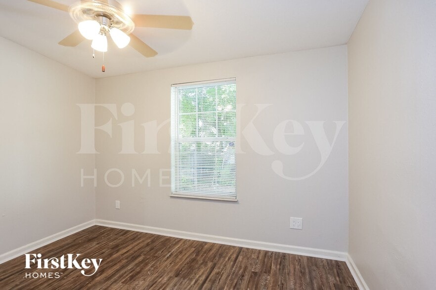 Building Photo - 805 35th Ave S