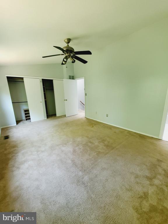 Building Photo - 19 Island Run Ct