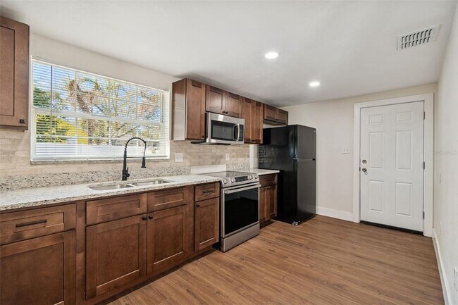 Building Photo - 9412 N Brooks St