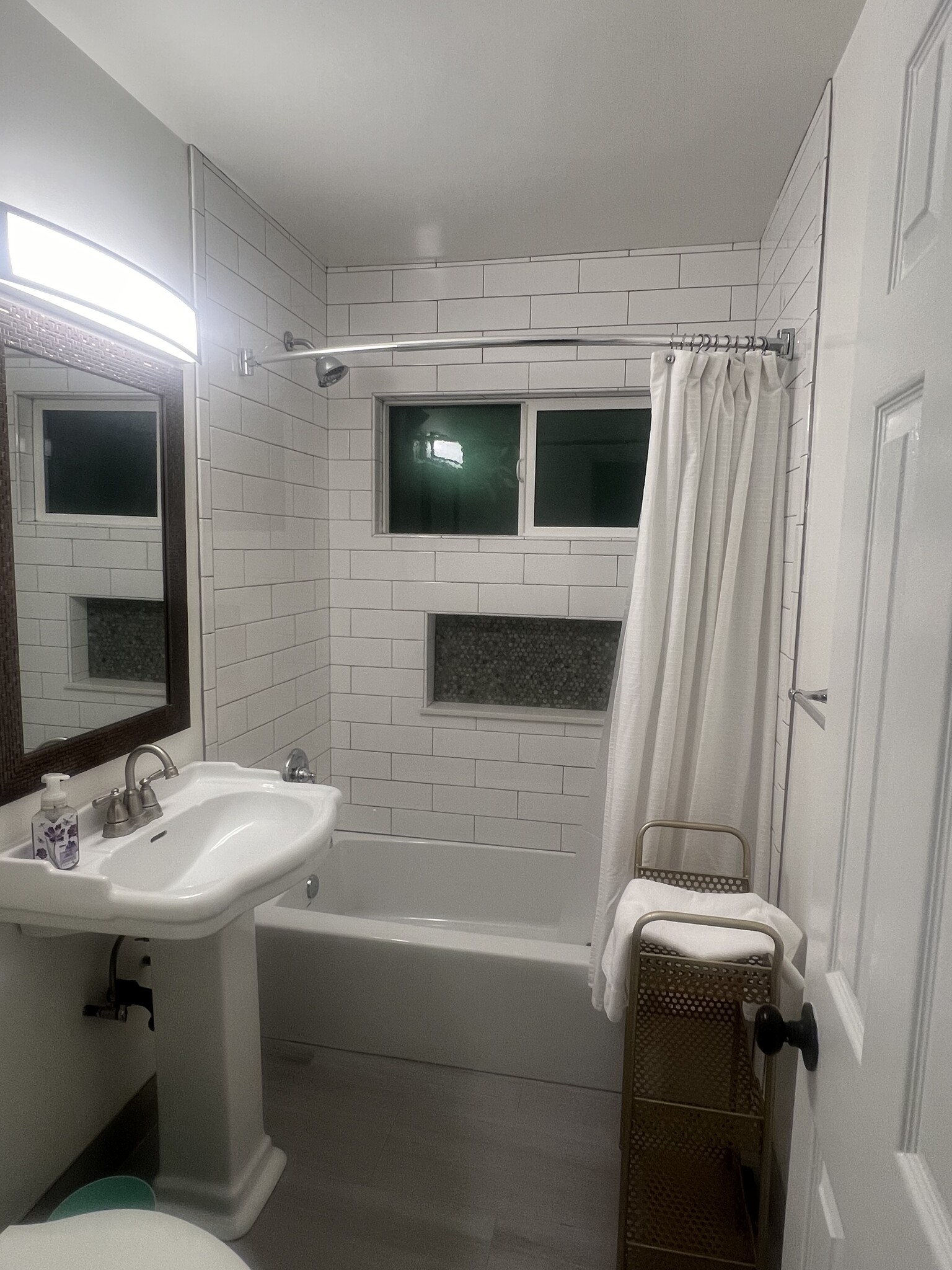 Bathroom - 610 Kentia Ave