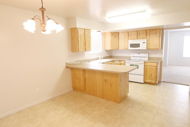 Building Photo - 2 Bed, 1.5 Bath, HVAC