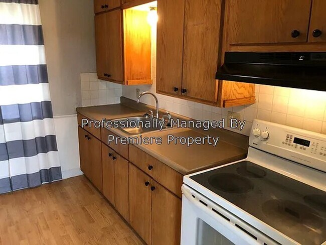 Building Photo - 2 Bed 1 Bath
