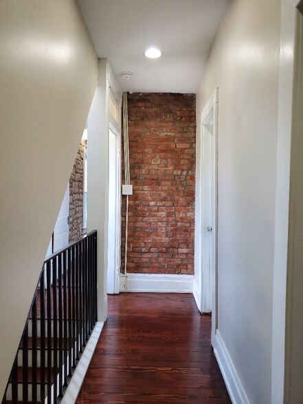 Building Photo - 693 Wager St