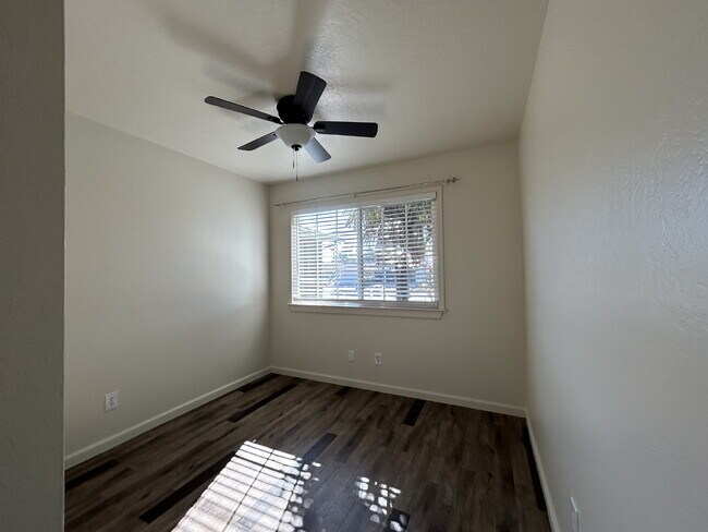 Building Photo - Refreshed 4bed 2bath in Roseville
