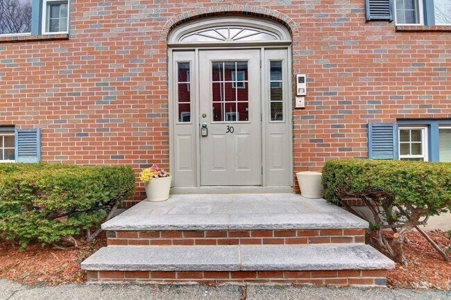 Building Photo - 27 Trull St