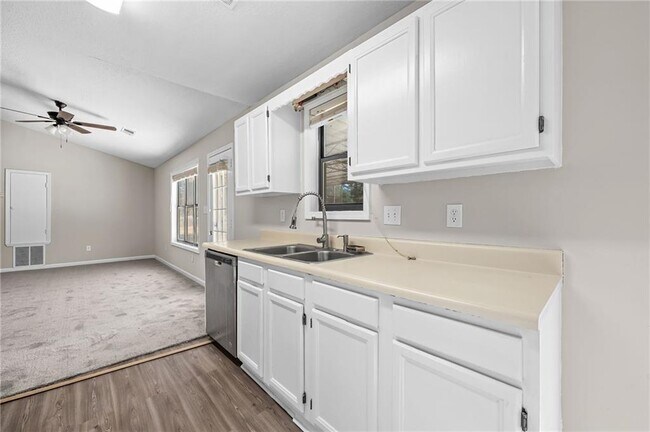 Building Photo - 5345 Memorial Ln SW