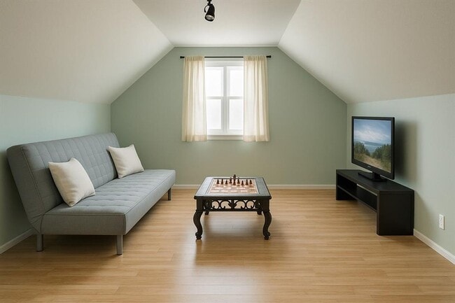 Building Photo - Charming Studio Apartment in Triplex Near UT