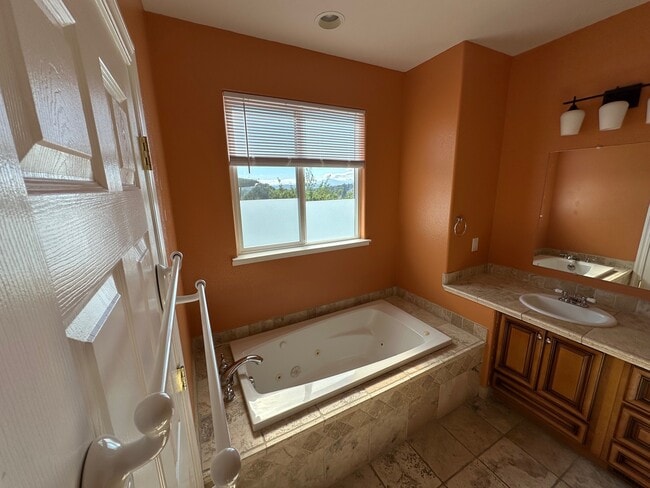 Building Photo - 4273 Santa Rita Rd