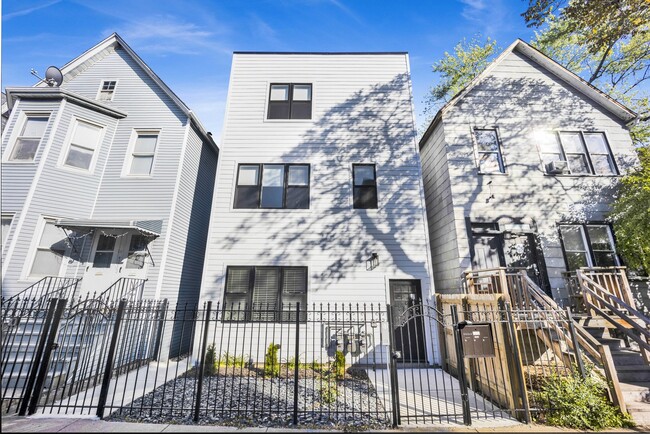 Primary Photo - 2750 W Francis Pl