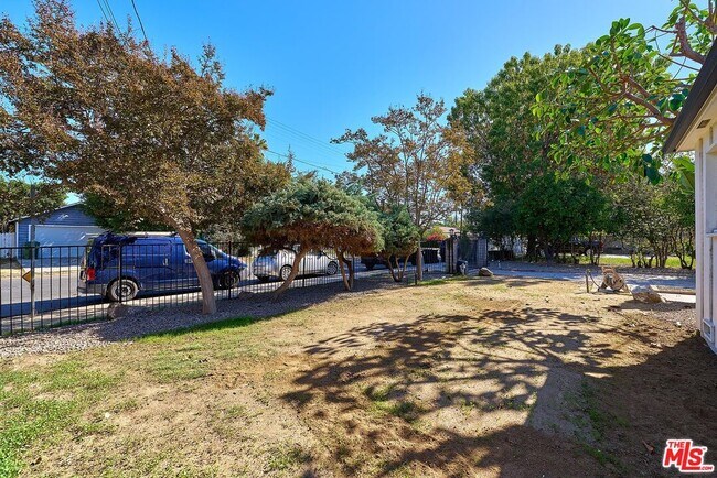 Building Photo - 6443 Columbus Ave