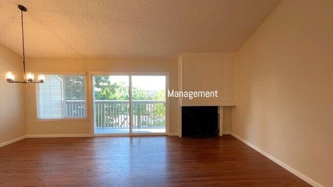 Building Photo - Concord Beautiful 4 bedroom 2.5 bathroom townhouse, 1496 sq ft available now!