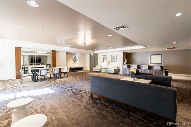 Building Photo - 800 N Pearl St