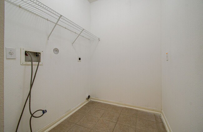 Building Photo - Affordable 3-Bedroom Townhome in Prime Missouri City Location