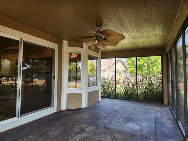 Building Photo - 157 Beacon Way