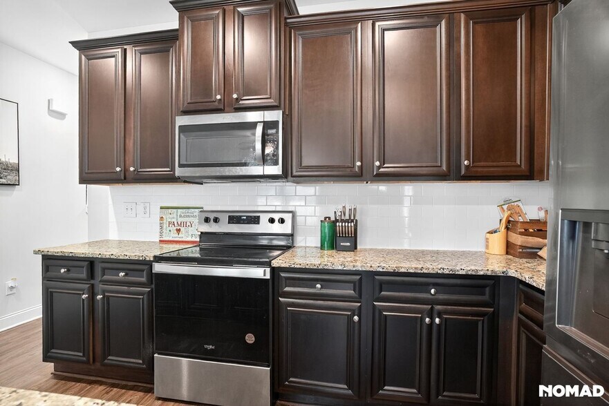 Building Photo - 3445 Sumersbe court