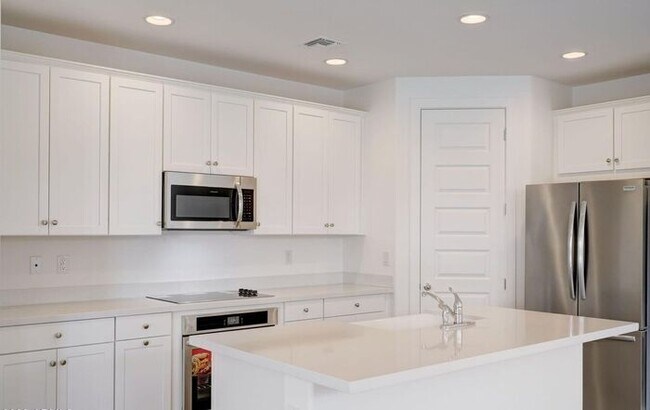 Building Photo - Stunning 3beds/2baths brand new home locat...